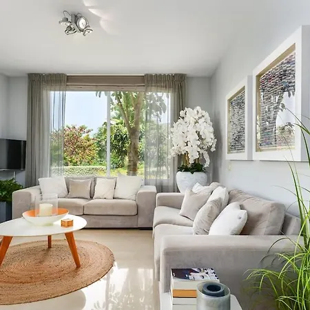 Modern In Alcazaba Lagoon Appartement *