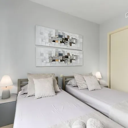 Modern In Alcazaba Lagoon Appartement