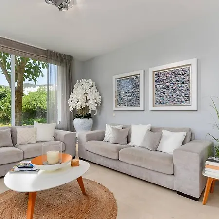 Modern In Alcazaba Lagoon Appartement